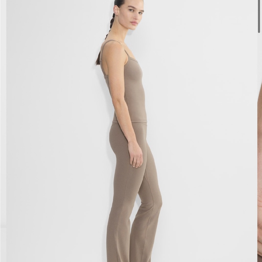 BUTTER Cheeky Hi-Rise Flare 32" Legging - Picture 4 of 5